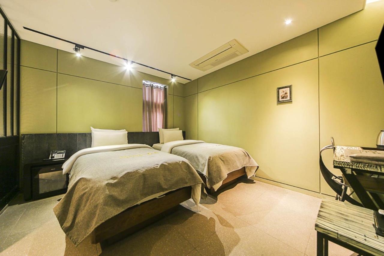 Hotel Myeongjak Chuncheon Esterno foto