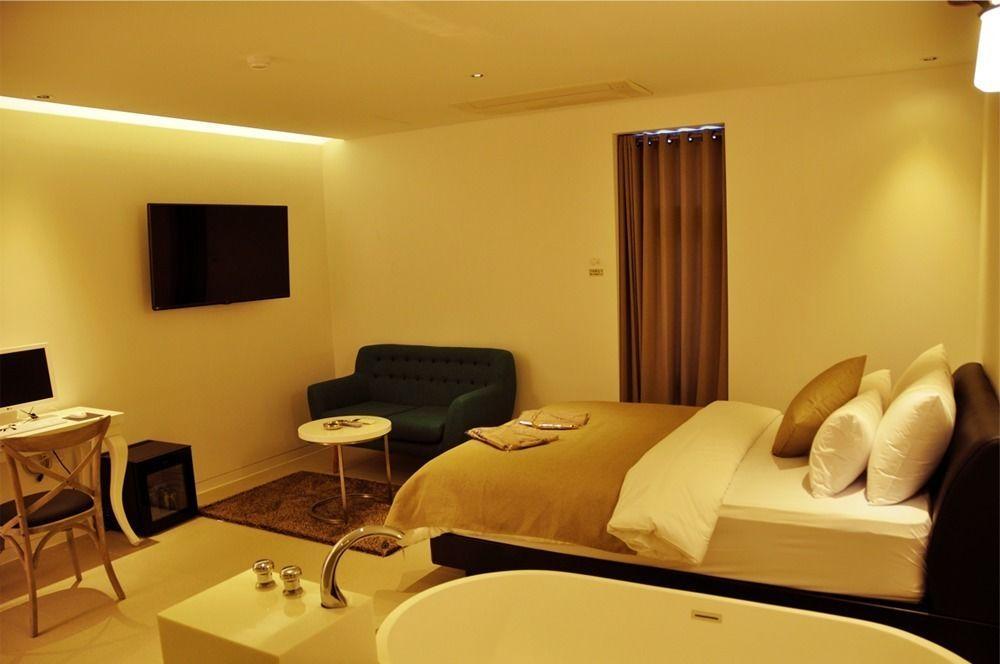 Hotel Myeongjak Chuncheon Esterno foto